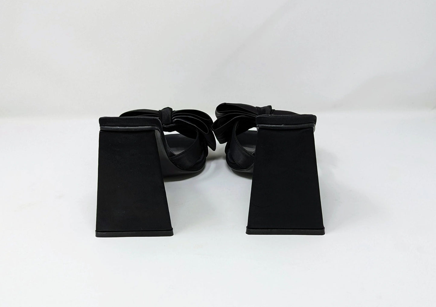 Oma Bow Heels - Black